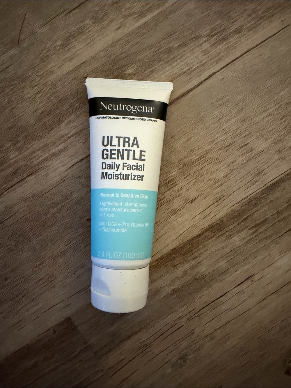 Neutrogena Ultra Gentle Daily Facial Moisturizer - White & Light Blue
